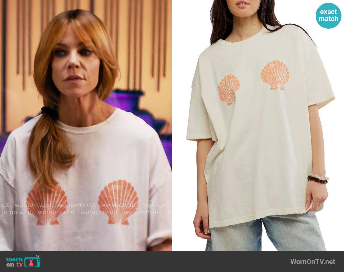 Free People Shell Oversize Cotton Graphic T-Shirt worn by Morgan Gillory (Kaitlin Olson) on High Potential