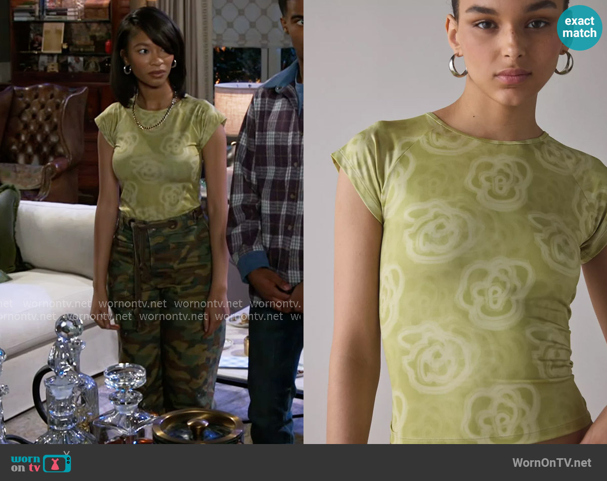 Hosbjerg Tohana Blossom Green Baby Tee worn by Jessica Harris (Camryn Jade) on Beyond the Gates