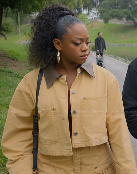 Izzy’s khaki cropped jacket and mini skirt on The Lincoln Lawyer