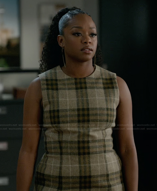 Izzy’s plaid sleeveless dress on The Lincoln Lawyer