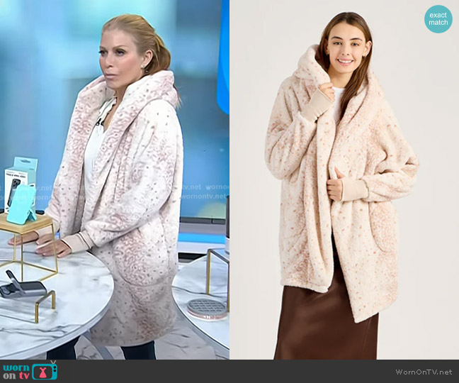 Jill Martin The Luxe Unisex Lounger Lite Jacket in Ivory Leopard worn by Jill Martin on Today
