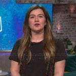 Kelly’s black splatter print tee on The Kelly Clarkson Show