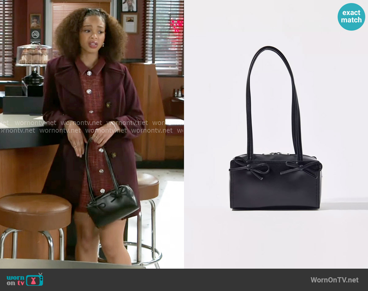 Kimchi Blue Bow Bowler Bag worn by Francesca Belleclaire (Madison Alsobrook) on Beyond the Gates
