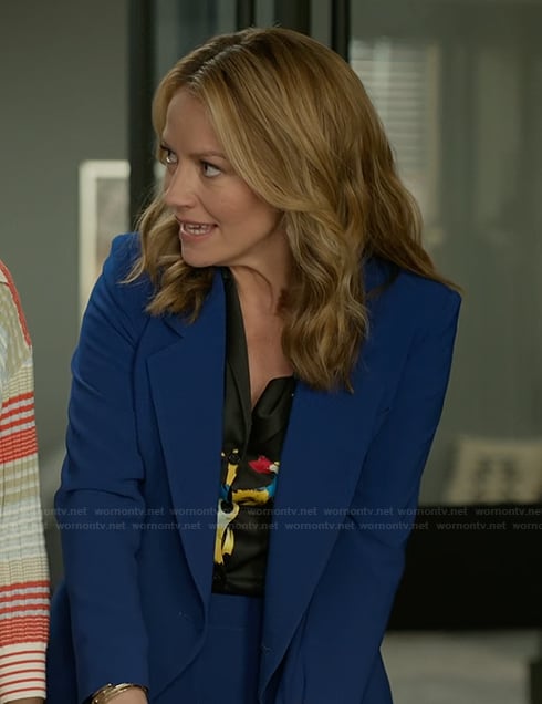 Lorna’s black floral print blouse on The Lincoln Lawyer