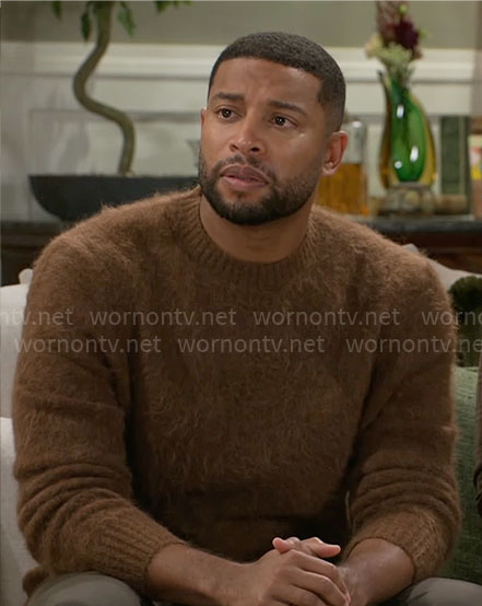 Martin’s brown fluffy sweater on Beyond the Gates