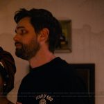 Rob’s black oversized tee on The Burbs