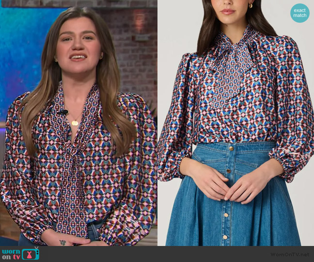 Shoshanna Rye Paulo Geo Print Top worn by Kelly Clarkson on The Kelly Clarkson Show