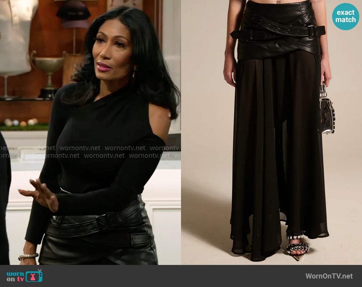 Akira Dark Knit Midi Skirt worn by Dana 'Leslie' Thomas (Trisha Mann-Grant) on Beyond the Gates