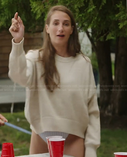 Amanda’s beige sweatshirt on Summer House