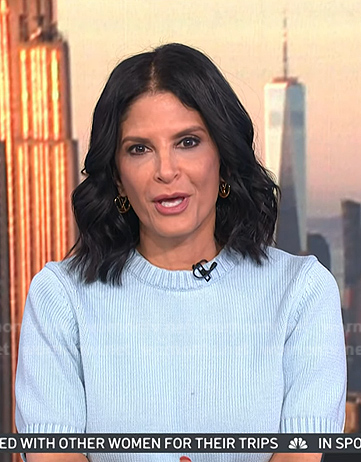 Darlene’s light blue short sleeve sweater on Today