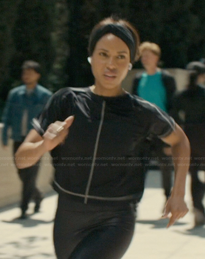 Eleanor’s black contrast stitch tee on Imperfect Women