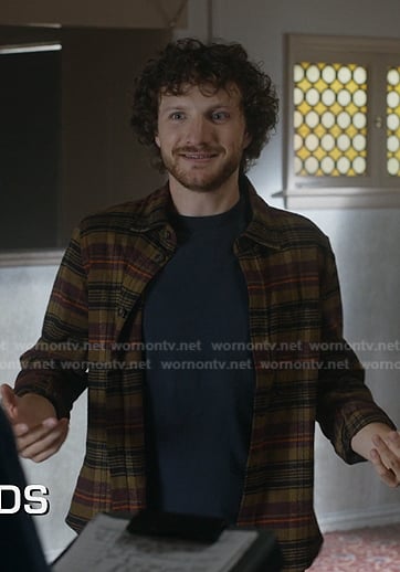 Flynn’s yellow plaid shirt on 9-1-1