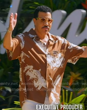 Lionel Richie’s brown print short sleeve shirt on American Idol