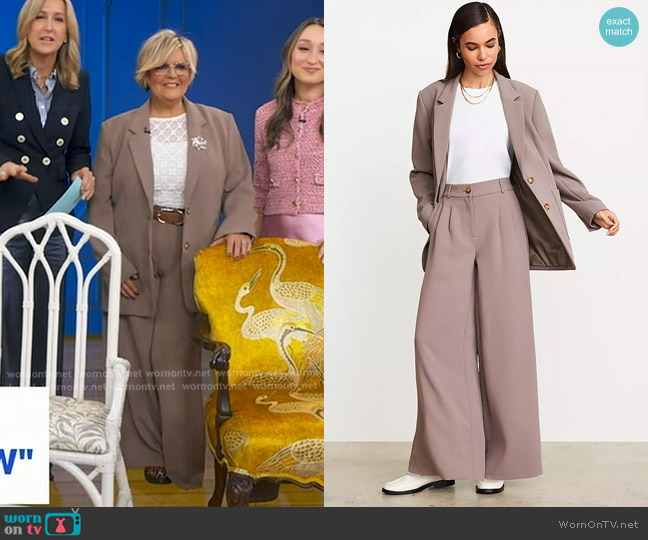 Loft Versa Crepe Drape Oversized Blazer in Brown Malt worn by Lorna Patton on Good Morning America
