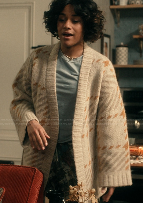 Lucy’s beige cardigan on Scarpetta