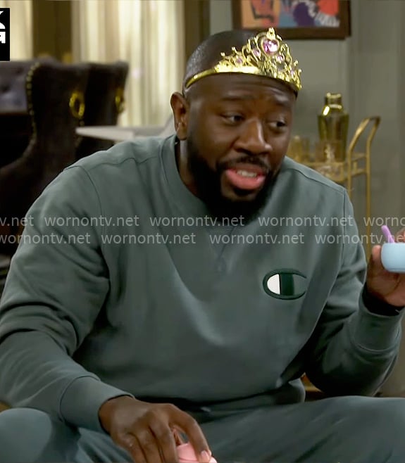 Malcolm’s green Champion sweatshirt and sweatpants on The Neighborhood