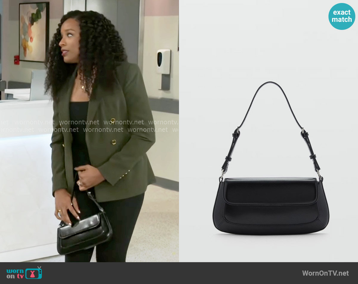 Mango Shoulder bag with strap worn by Naomi Hamilton Hawthorne (Arielle Prepetit) on Beyond the Gates