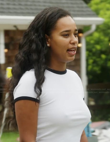 Mia’s white ringer tee on Summer House