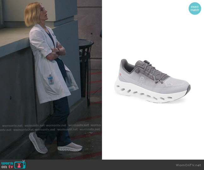 On Cloudtilt Athletic Sneaker worn by Dr. Toni Wright (Jen Landon) on Greys Anatomy