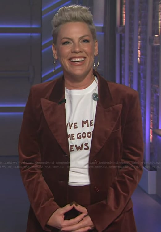 Pink’s burgundy corduroy suit on The Kelly Clarkson Show