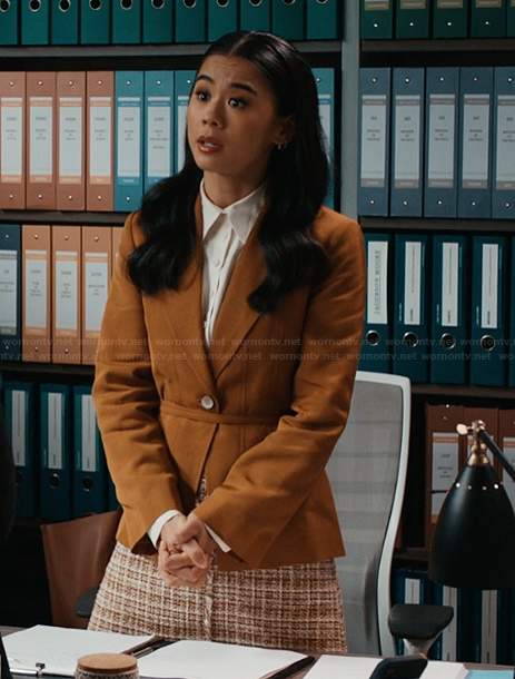 Sarah’s beige linen blazer and skirt on Matlock