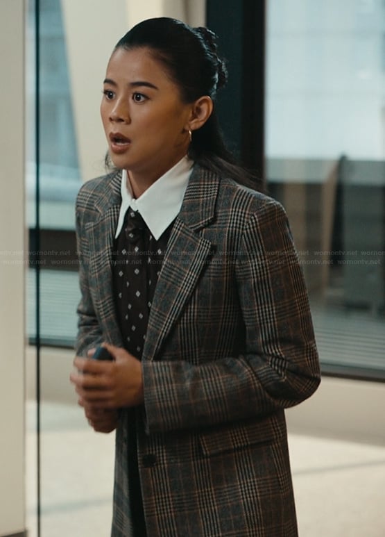 Sarah’s black contrast collar top and blazer on Matlock