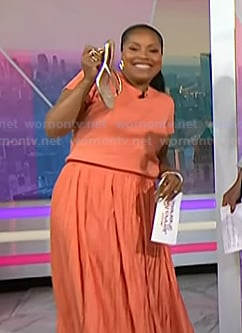 Sheinelle’s metallic gold sandals on Today