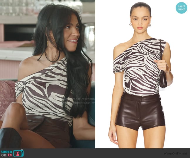 Superdown Gigi Asymmetrical Top worn by Layla Taylor on The Secret Lives of Mormon Wives