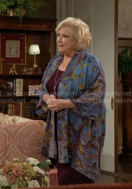 Traci’s blue floral kimono jacket on The Young and the Restless