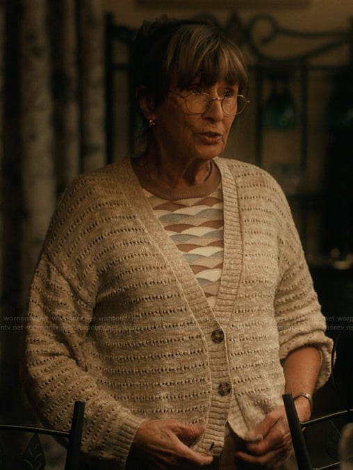 Yaya’s beige knit cardigan on Scarpetta