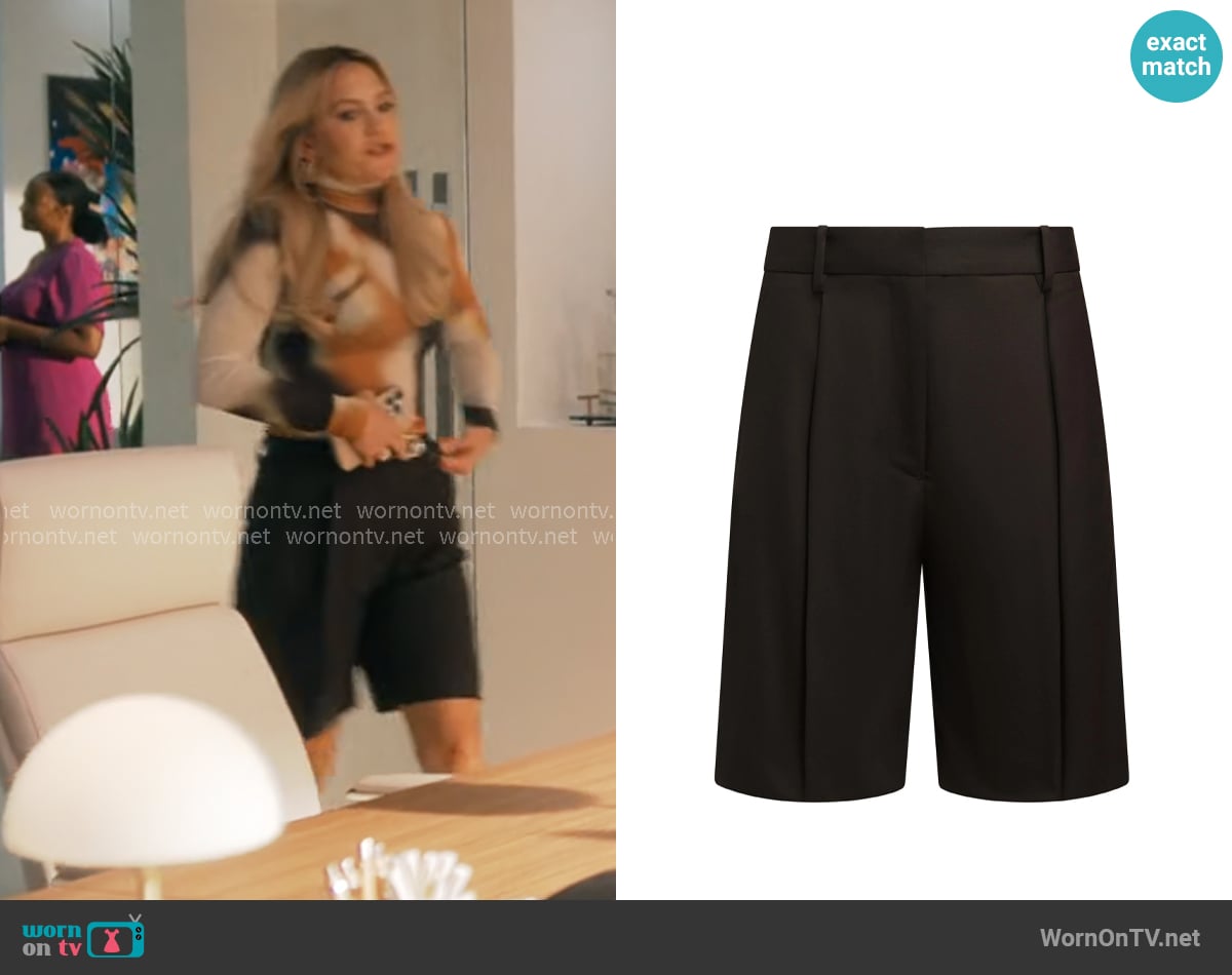 Argent Pleated Shorts in Seasonless Wool in Smoke worn by Isla Gordon (Kate Hudson) on Running Point