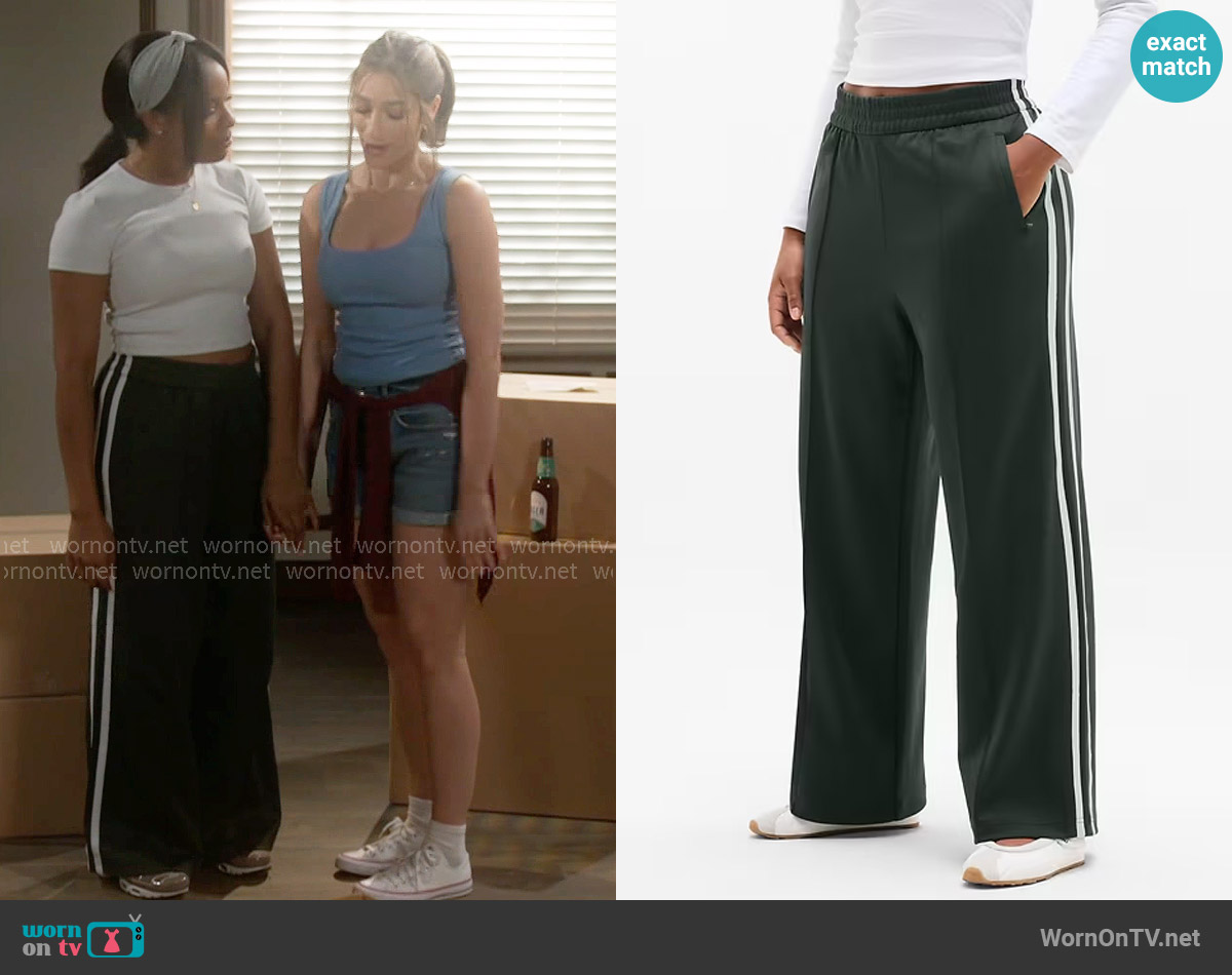 Athleta Tempo Mid Rise Wide Leg Track Pant in Elm / White worn by Naomi Hamilton Hawthorne (Arielle Prepetit) on Beyond the Gates