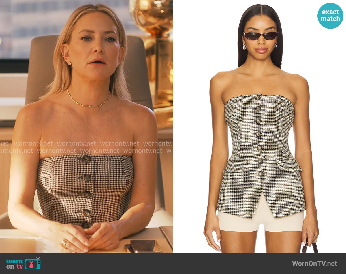 Favorite Daughter Phoebe Bustier Top in Chesire Houndstooth worn by Isla Gordon (Kate Hudson) on Running Point