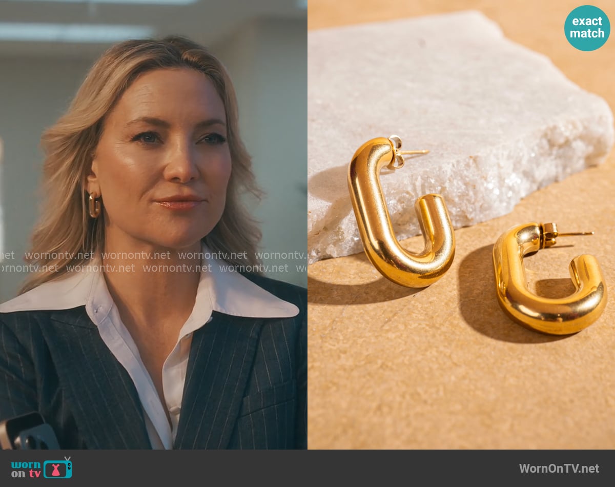 Hyperbole Chunky Gold Hoops worn by Isla Gordon (Kate Hudson) on Running Point