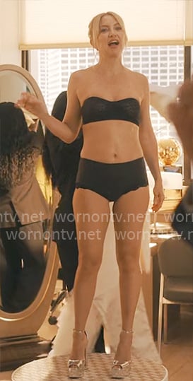 Isla’s strapless bra on Running Point