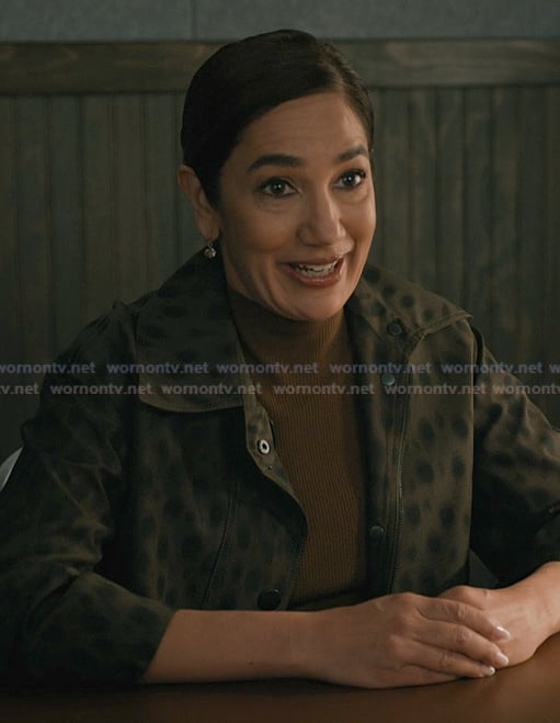 Jules’s brown printed jacket on Elsbeth