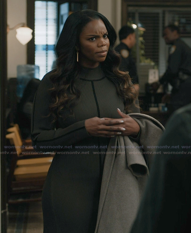 Julia’s green ribbed dress on Elsbeth