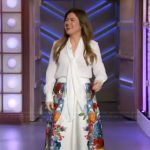 Kelly’s white floral print skirt on The Kelly Clarkson Show