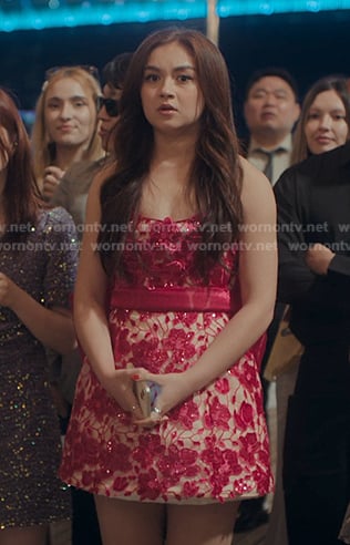 Kitty’s pink floral strapless lace dress on XO Kitty