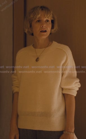 Lndsay’s white sweater on Beef