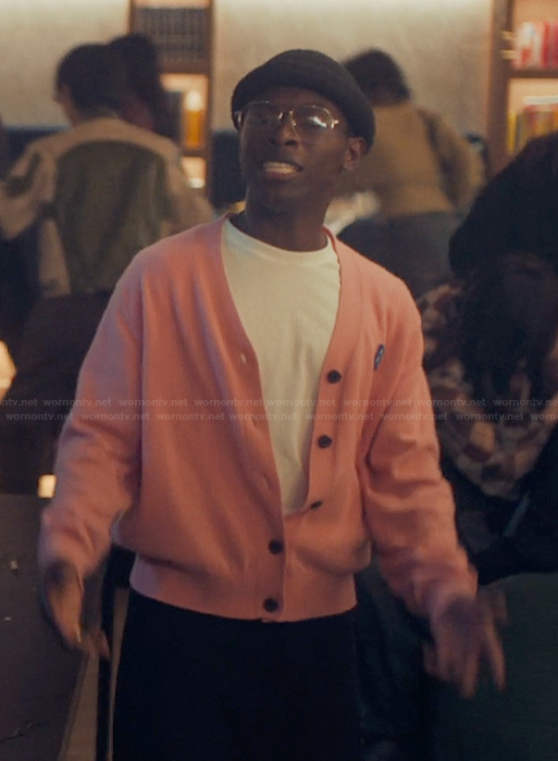 Marius’s pink cardigan on XO Kitty