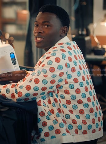 Marius’s white printed zip jacket on XO Kitty