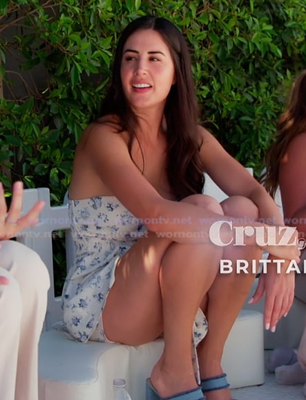 Michelle’s floral print romper on The Valley