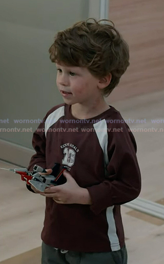 Theo’s burgundy print long sleeve tee on 9-1-1