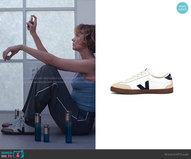 Veja Volley O.T. Sneaker in White Nautico Bark worn by Lindsay Crane-Martín (Carey Mulligan) on Beef