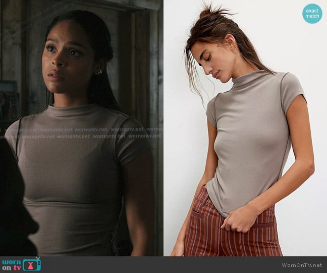 We The Free Lola Tee in Fallen Rock worn by Andrea Cruz (Ash Santos) on Marshals