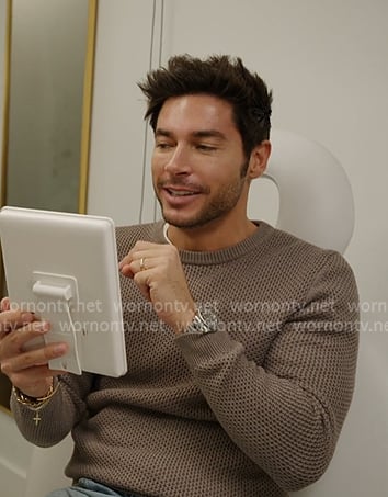Andrea’s grey knit sweater on In The City