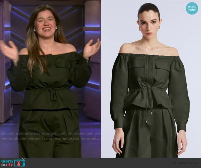 BCBGMAXAZRIA Off Shoulder Drawstring Top worn by Kelly Clarkson on The Kelly Clarkson Show