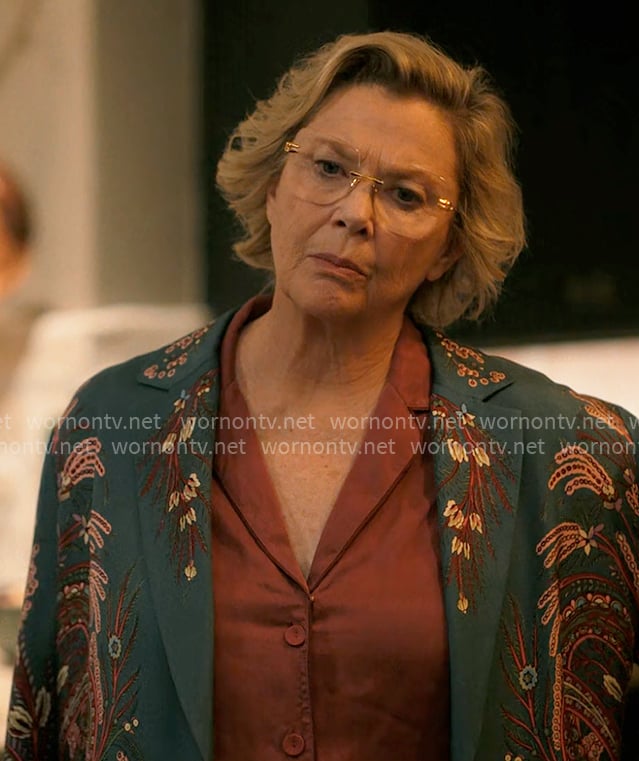 Beulah’s printed robe on Dutton Ranch