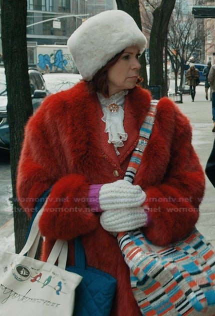 Elsbeth’s knit gloves on Elsbeth